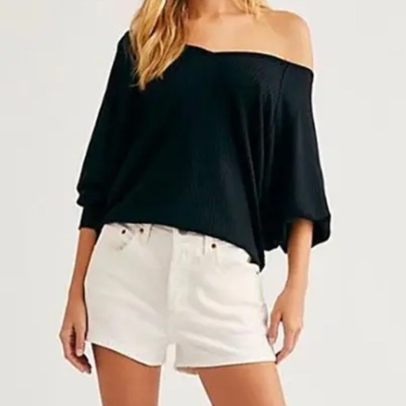 Free People Tops - FREE PEOPLE Santa Clara MSRP $78 Women’s large black waffle knit v-neck pullover